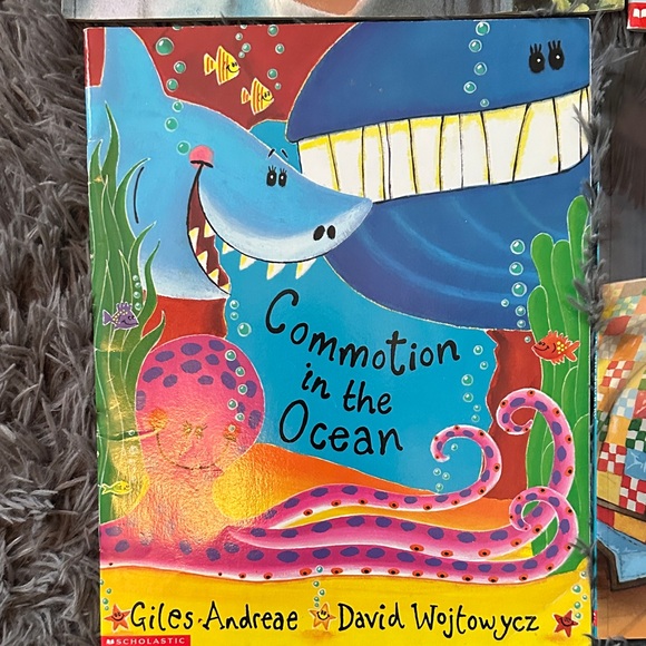 Children's Book Collection - Picture 5 of 9